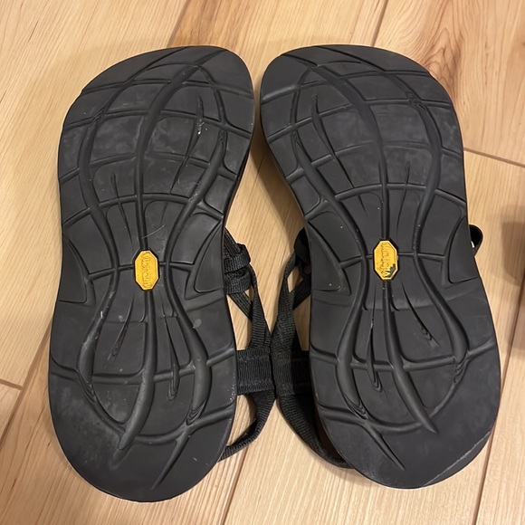 Chaco double strap sandal black in size 9 - Picture 2 of 4